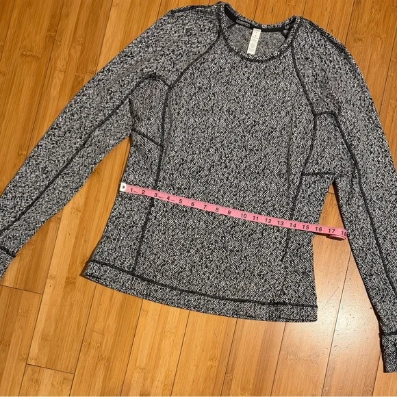 NWOT Lululemon Runderful Long Sleeve Top Black White Herringbone Size 8 - Picture 11 of 16